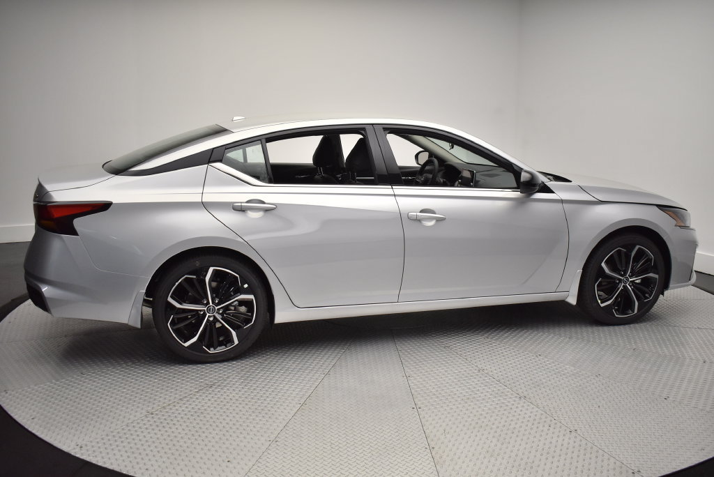 Used 2025 Nissan Altima 2.5 SR FWD image 4