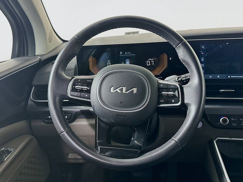 Used 2025 Kia Carnival FWD image 18