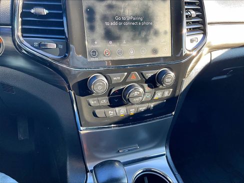 Used 2021 Jeep Grand Cherokee Laredo X image 26