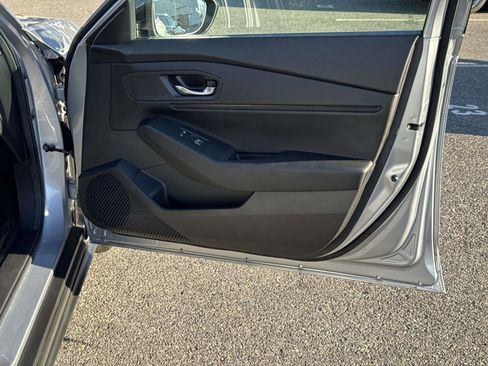 Certified 2025 Honda Accord SE image 13