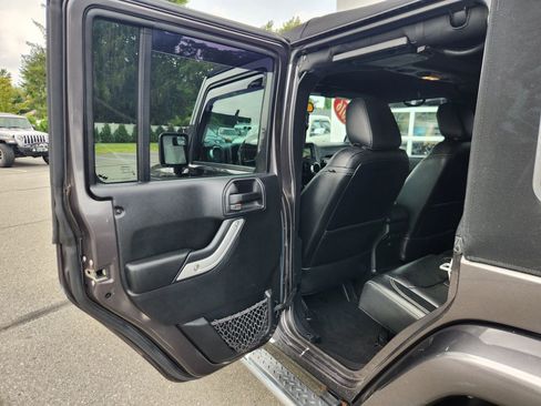 Used 2016 Jeep Wrangler Unlimited Sahara w/ Dual Top Group AWD/4WD image 29