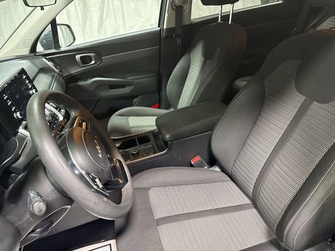 Used 2023 Kia Sorento LX image 16