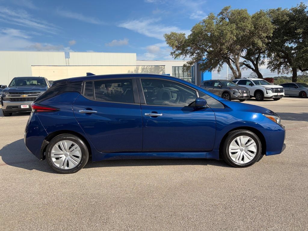 Used 2025 Nissan Leaf S FWD image 4