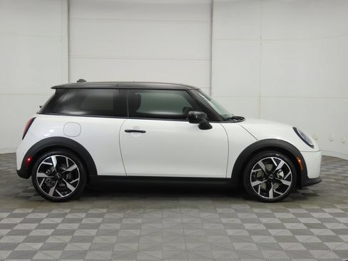 Used 2026 MINI Cooper 2-Door Hardtop FWD image 9