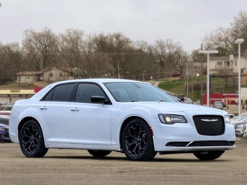 Used 2019 Chrysler 300 Touring w/ Sport Appearance Package image 1
