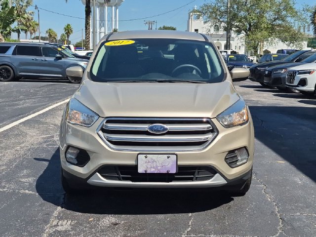 Used 2017 Ford Escape SE FWD image 2