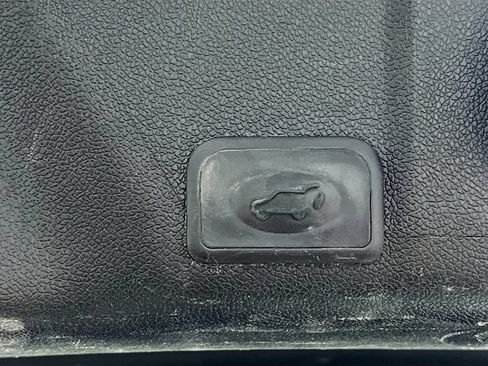 Used 2016 GMC Acadia SLT w/ Open Road Package AWD/4WD image 28