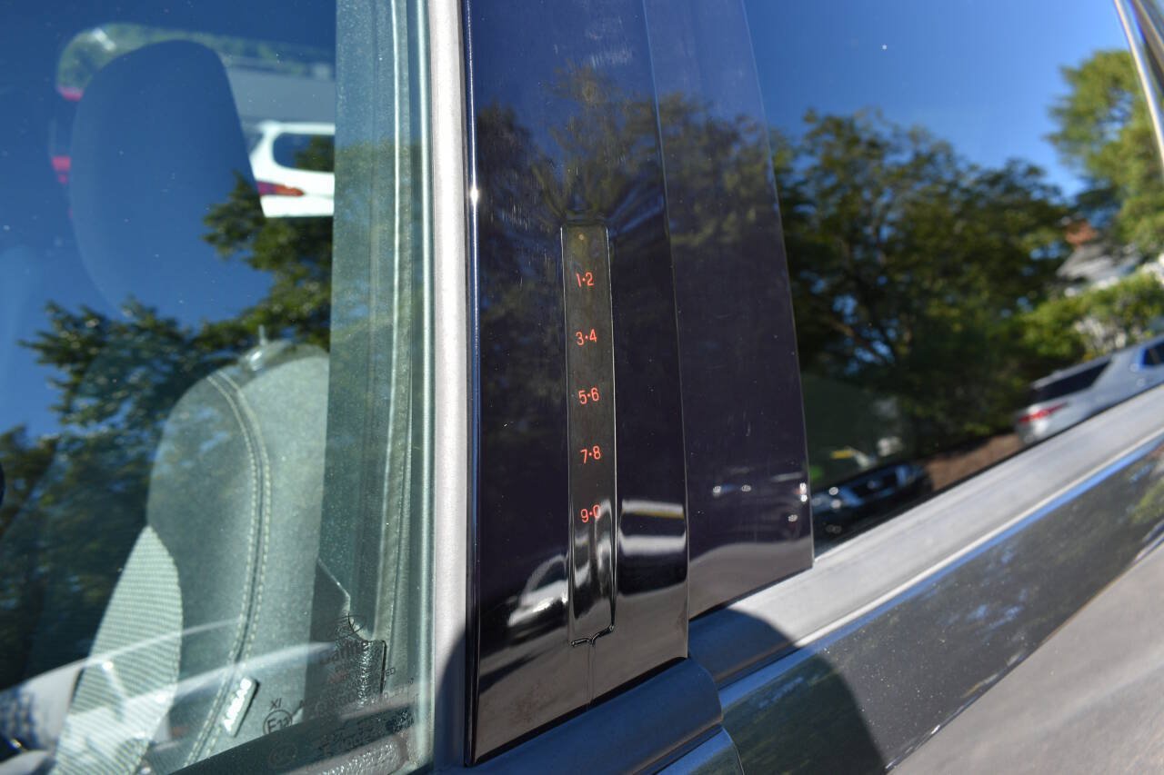 Used 2019 Ford Explorer XLT FWD image 36