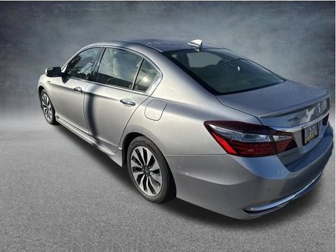 Used 2017 Honda Accord Touring image 10