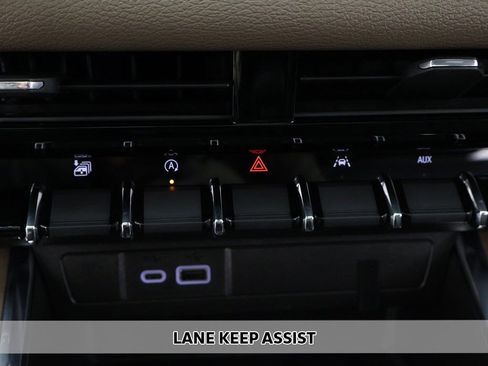 Used 2023 GMC Canyon Denali image 7