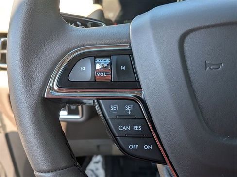 Certified 2023 Lincoln Nautilus AWD w/ Premium Package image 16