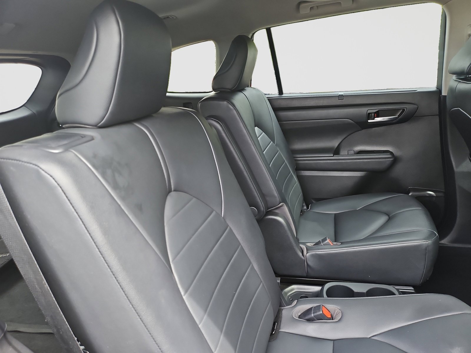 Used 2020 Toyota Highlander XLE FWD image 45