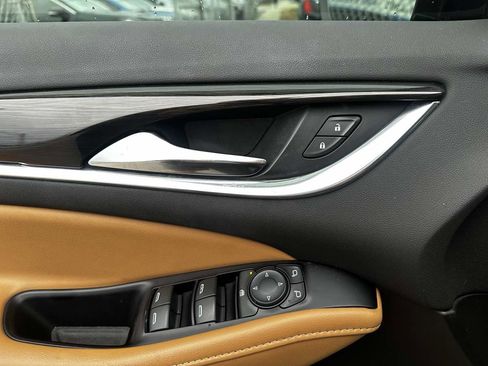 Used 2018 Buick Enclave Essence image 9