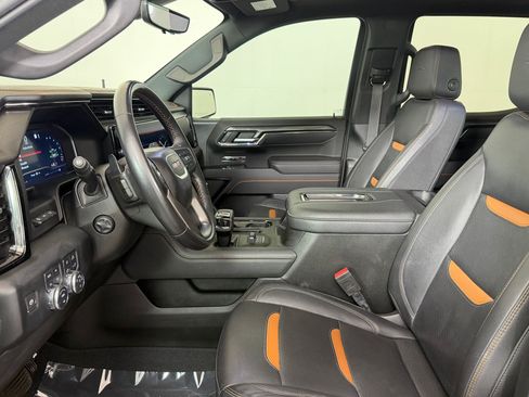 Used 2022 GMC Sierra 1500 AT4 w/ AT4 Premium Package AWD/4WD image 5