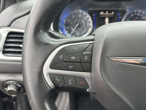 Used 2015 Chrysler 200 Limited w/ Convenience Group image 17