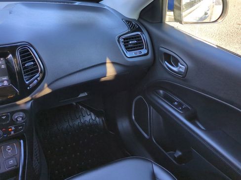 Used 2020 Jeep Compass Latitude image 17