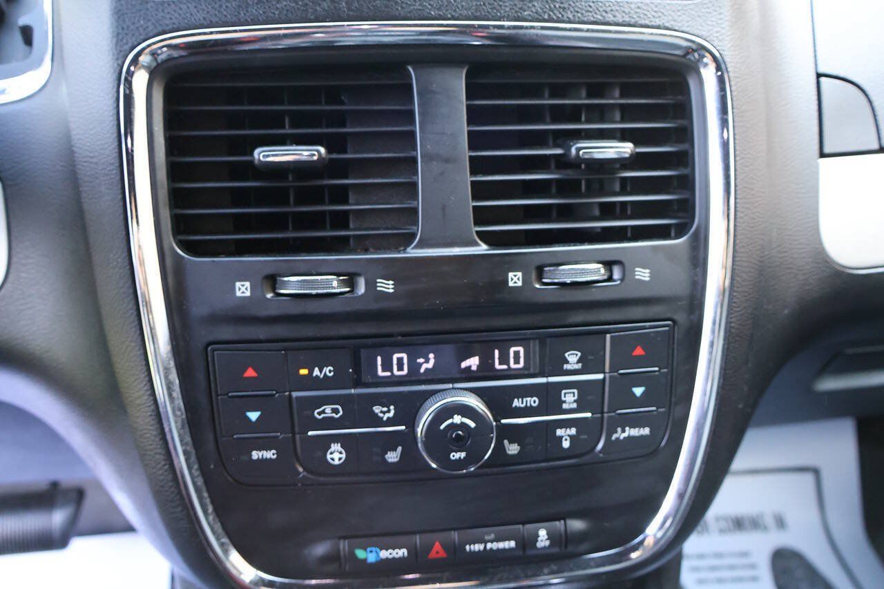 Used 2014 Dodge Grand Caravan R/T w/ Driver Convenience Group FWD image 29