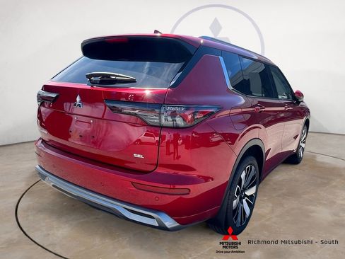 New 2026 Mitsubishi Outlander SEL image 3