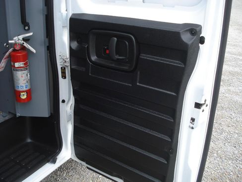 Used 2021 Chevrolet Express 2500 RWD image 18