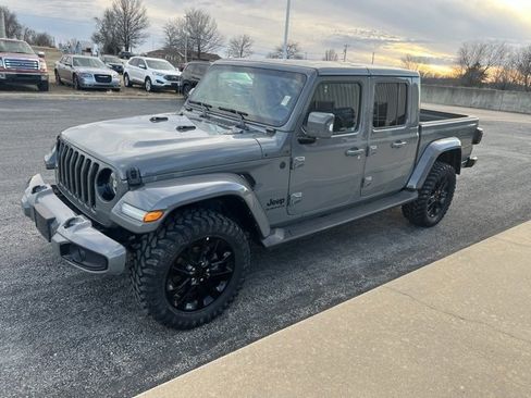 Used 2023 Jeep Gladiator Overland image 2