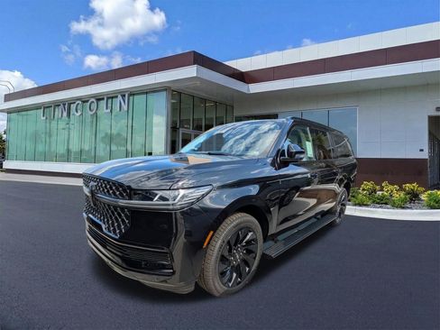 New 2026 Lincoln Navigator L Reserve AWD/4WD image 4
