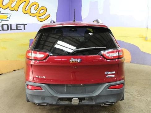 Used 2017 Jeep Cherokee Latitude w/ Cold Weather Group AWD/4WD image 7
