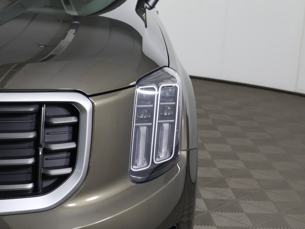 Certified 2025 Kia Telluride S FWD image 16