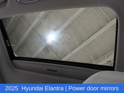 Used 2025 Hyundai Elantra Limited FWD image 25