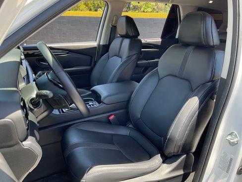 Used 2025 Honda Pilot Touring image 18