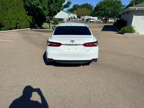 Used 2021 Toyota Camry LE FWD image 4