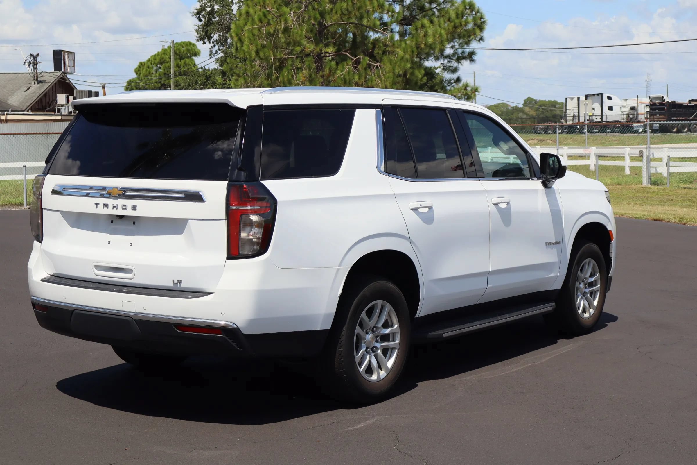 Used 2024 Chevrolet Tahoe LT RWD image 7