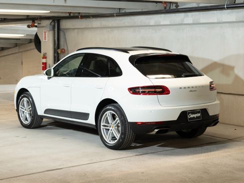 Certified 2018 Porsche Macan AWD/4WD image 3