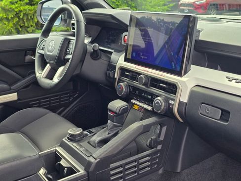 Used 2024 Toyota Tacoma TRD Off-Road image 41