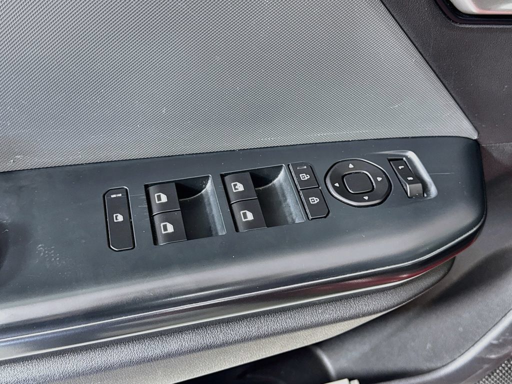 Used 2025 Kia K4 FWD image 13