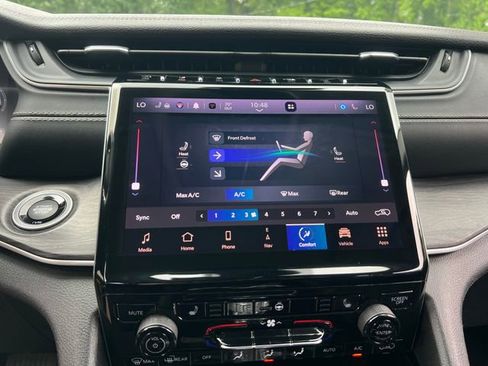 Used 2022 Jeep Grand Cherokee Limited image 28