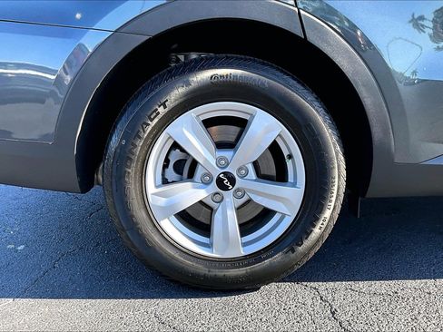 Used 2024 Kia Sorento LX image 7