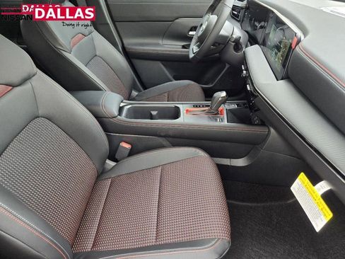 New 2025 Nissan Kicks SR image 13