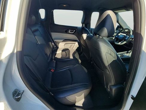 Used 2025 Jeep Compass Limited image 19