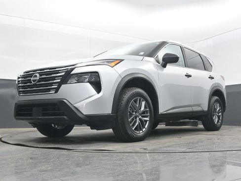 Used 2024 Nissan Rogue S image 26