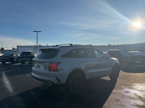 Certified 2022 Kia Sorento SX image 2