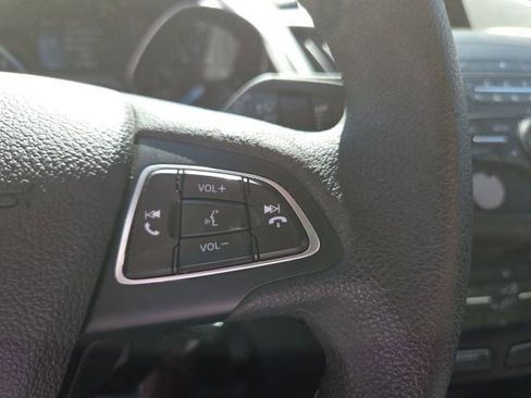 Used 2019 Ford Escape S image 9