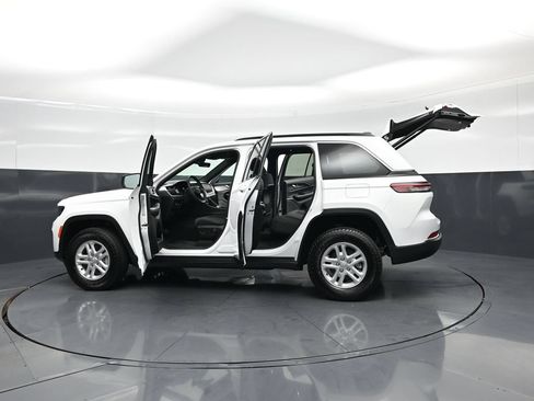 Used 2025 Jeep Grand Cherokee Laredo w/ Luxury Tech Group I AWD/4WD image 29