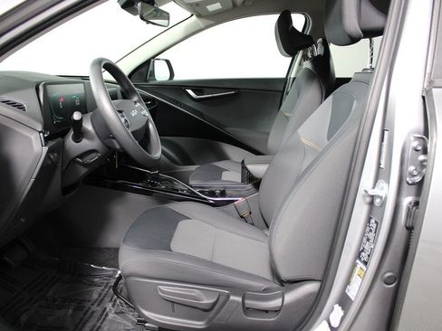 Used 2025 Kia Niro LX FWD image 8