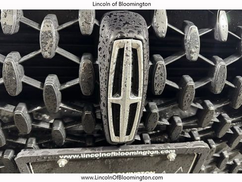 New 2025 Lincoln Corsair Reserve w/ Equipment Group 202A image 14