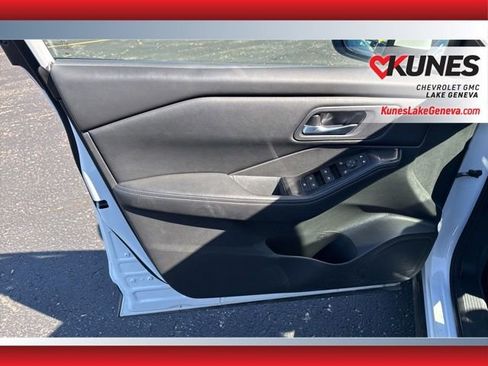 Used 2024 Nissan Rogue SV image 18