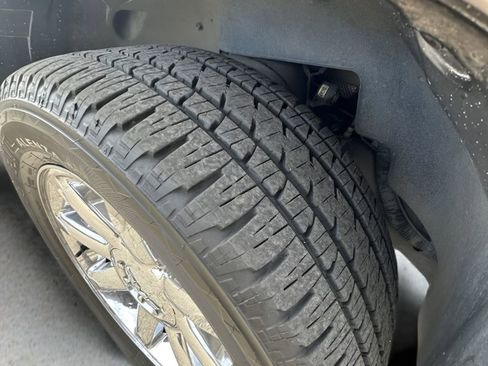 Used 2011 GMC Yukon XL Denali image 26