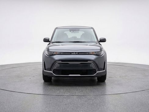 Used 2025 Kia Soul LX w/ LX Technology Package FWD image 2