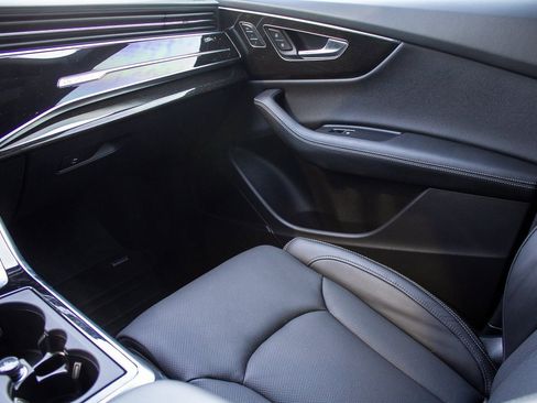 Used 2025 Audi Q8 Prestige image 20