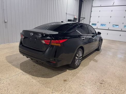 Used 2024 Nissan Altima 2.5 SV FWD image 8