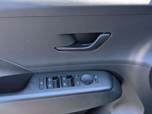 Used 2025 Hyundai Kona SEL FWD image 11
